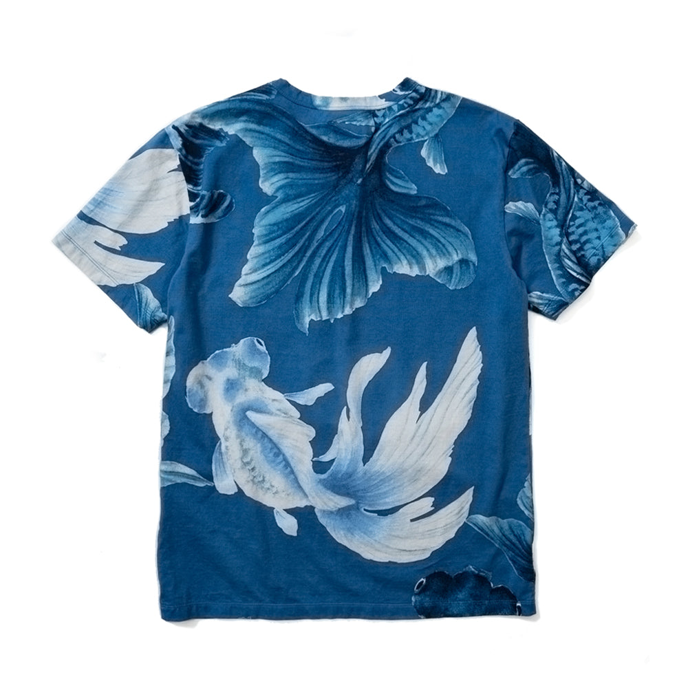 青い蝶尾金魚総柄　半袖Tシャツ